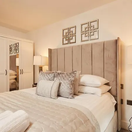 Deluxe Modern Apt&free Parking No Balcony 리즈