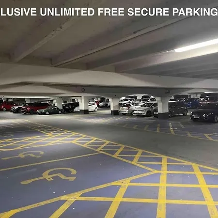 Deluxe Modern Apt&free Parking No Balcony Apartment *