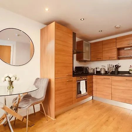 Deluxe Modern Apt&free Parking No Balcony 公寓 *