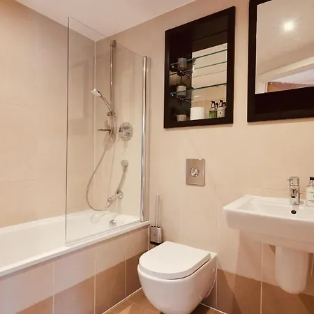 Deluxe Modern Apt&free Parking No Balcony Leeds (West Yorkshire)