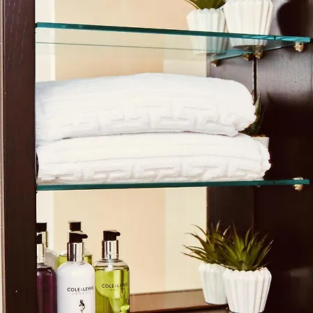 Deluxe Modern Apt&free Parking No Balcony *