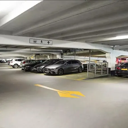 Deluxe Modern Apt&free Parking No Balcony * 利兹