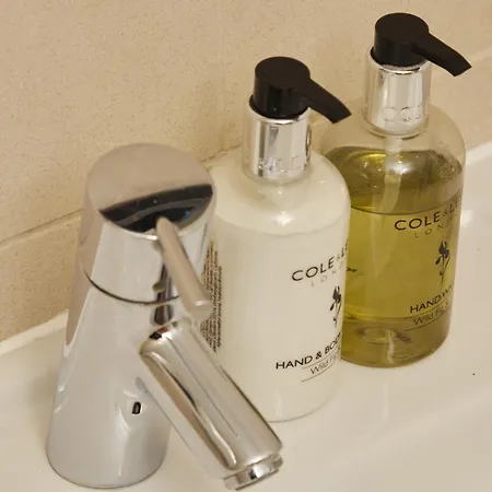 Apartamento Deluxe Modern Apt&free Parking No Balcony