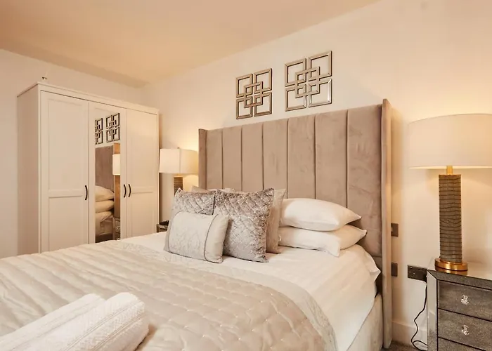 Deluxe Modern Apt&free Parking No Balcony לידס