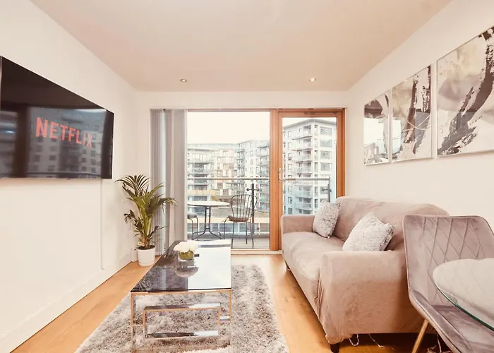 Deluxe Modern Apt&free Parking No Balcony לידס