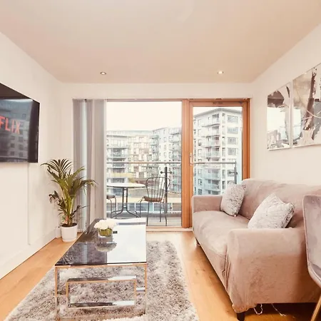 Deluxe Modern Apt&free Parking No Balcony Leeds (West Yorkshire)
