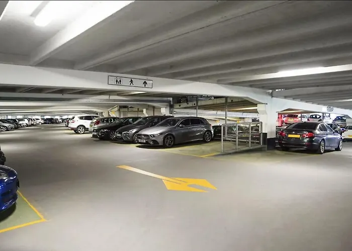 Deluxe Modern Apt&free Parking No Balcony * Λιντς